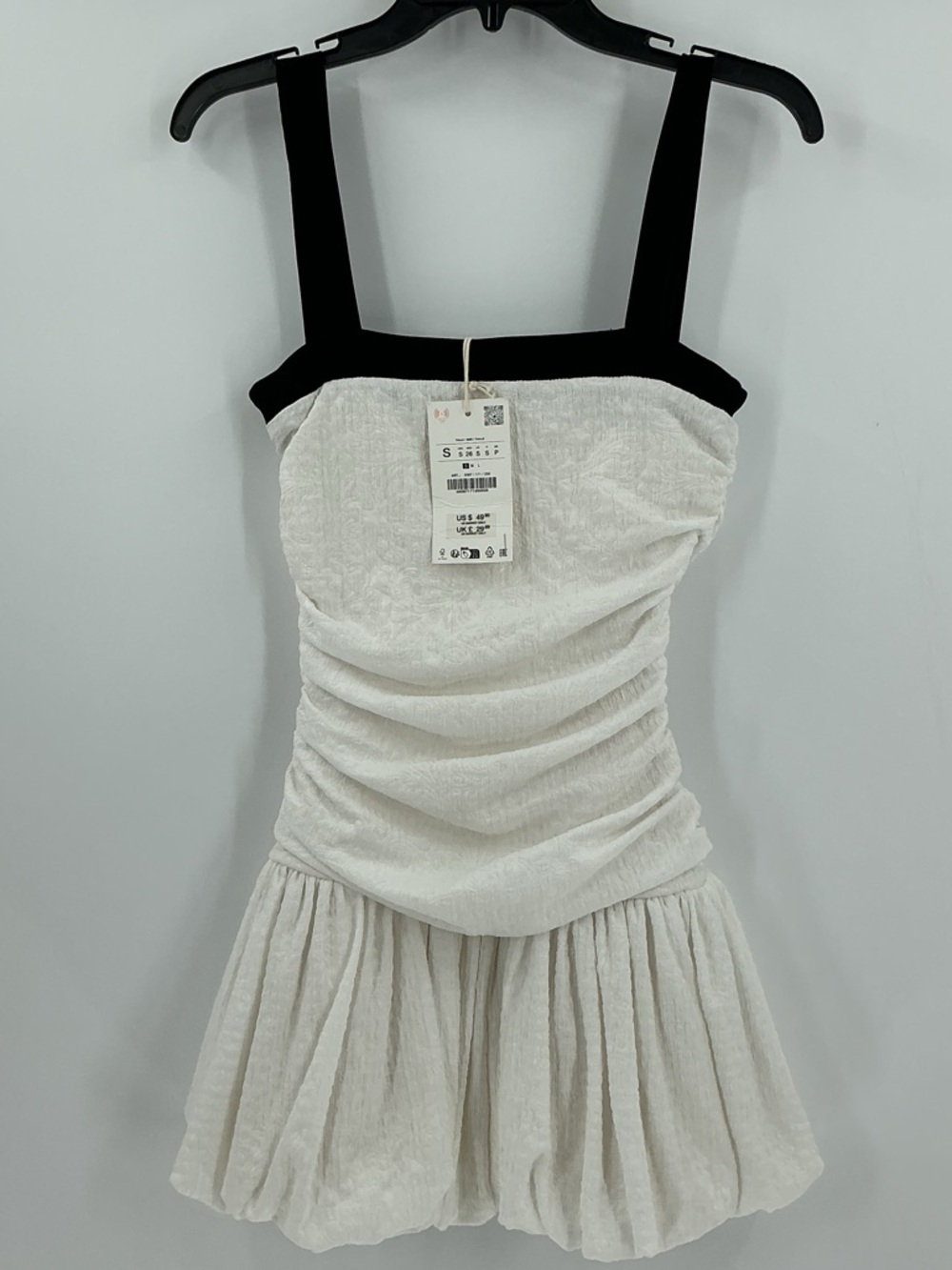 Zara textured balloon mini dress featuring black contrast straps. Small - Picture 3 of 7